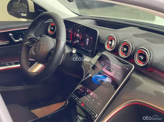 Mercedes-Benz C300 AMG 2025 - Siêu lướt 5.600km cực đẹp