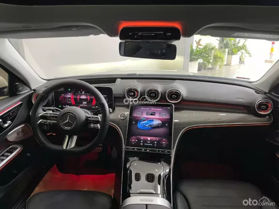 Mercedes-Benz C300 AMG 2025 - Siêu lướt 5.600km cực đẹp