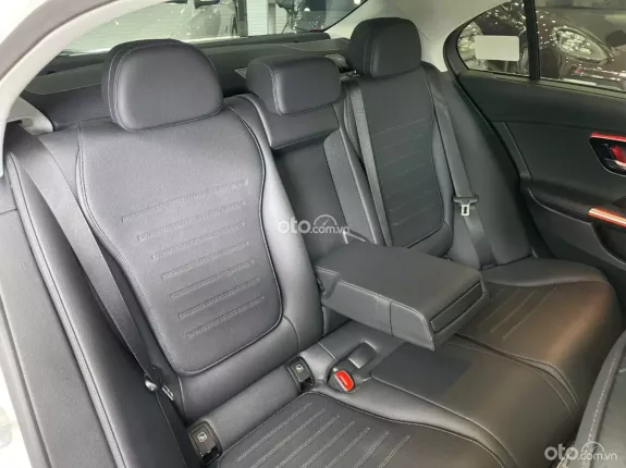 Mercedes-Benz C300 AMG 2025 - Siêu lướt 5.600km cực đẹp