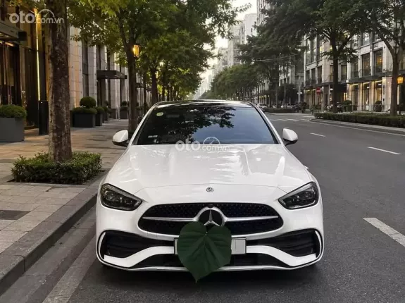 Mercedes-Benz C300 AMG 2025 - Trắng đen