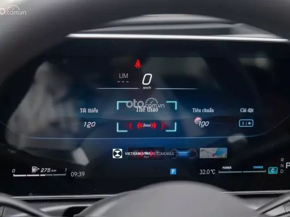 Mercedes-Benz C300 AMG 2025 - Trắng đen