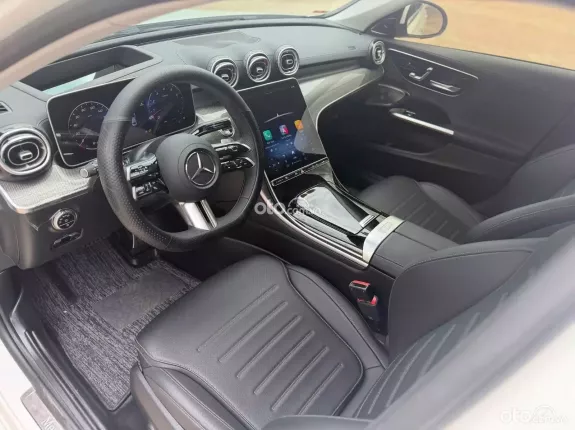 Mercedes-Benz C300 AMG 2025 - Trắng đen