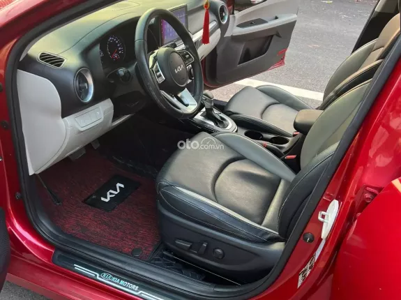 Kia K3 1.6 Luxury 2022 - Xe còn rất mới, zin hết. Không lỗi nhỏ. Nội ngoại thất bao phê. Màn hình zestech,