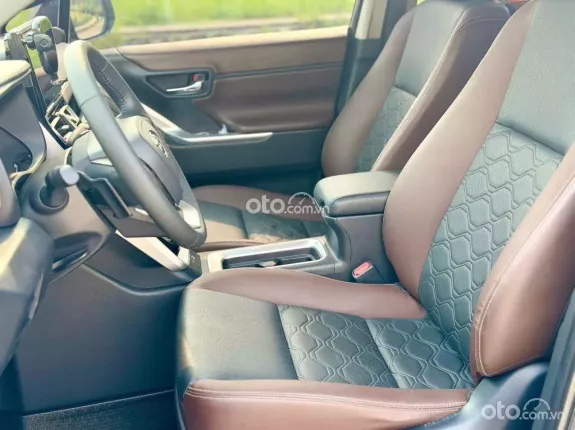 Toyota Innova Cross Xăng 2025 - SIÊU LƯỚT