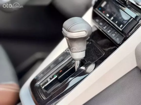 Toyota Innova Cross Xăng 2025 - SIÊU LƯỚT