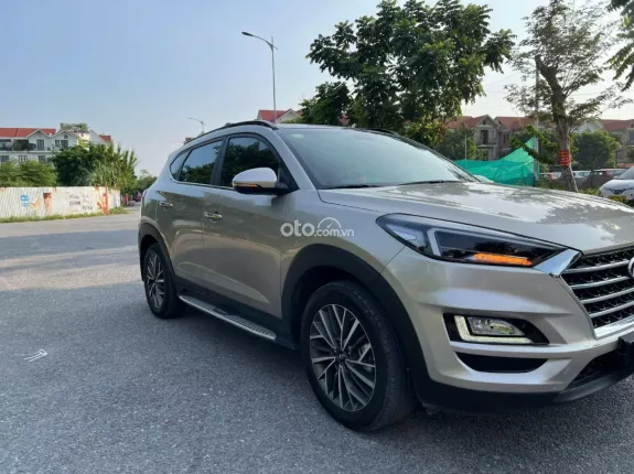 Hyundai Tucson 2.0 Đặc biệt 2021 - Màu vàng sâm panh siêu sang, lịch lãm