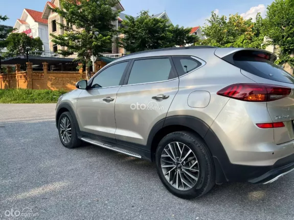 Hyundai Tucson 2.0 Đặc biệt 2021 - Màu vàng sâm panh siêu sang, lịch lãm