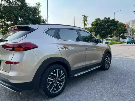 Hyundai Tucson 2.0 Đặc biệt 2021 - Màu vàng sâm panh siêu sang, lịch lãm