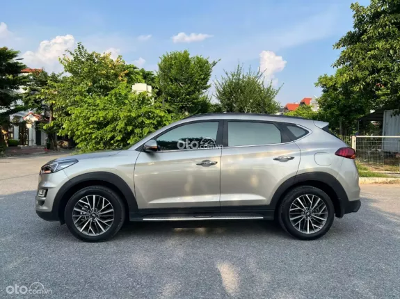 Hyundai Tucson 2.0 Đặc biệt 2021 - Màu vàng sâm panh siêu sang, lịch lãm