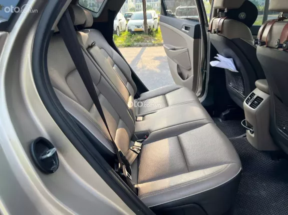 Hyundai Tucson 2.0 Đặc biệt 2021 - Màu vàng sâm panh siêu sang, lịch lãm