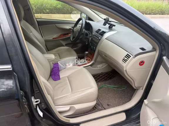 Toyota Corolla Altis 1.8G CVT 2010 - Gia đình cần tiền bán gấp