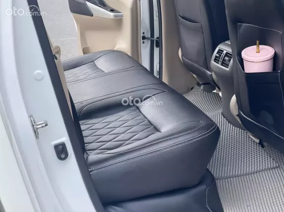 Nissan Navara EL 2.5 AT 2017 - Gia đình cần tiền muốn bán gấp