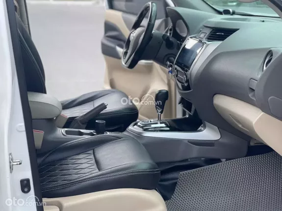Nissan Navara EL 2.5 AT 2017 - Gia đình cần tiền muốn bán gấp