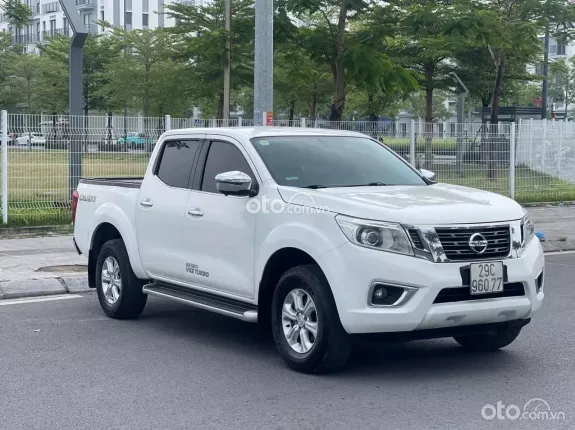 Nissan Navara EL 2.5 AT 2017 - Gia đình cần tiền muốn bán gấp