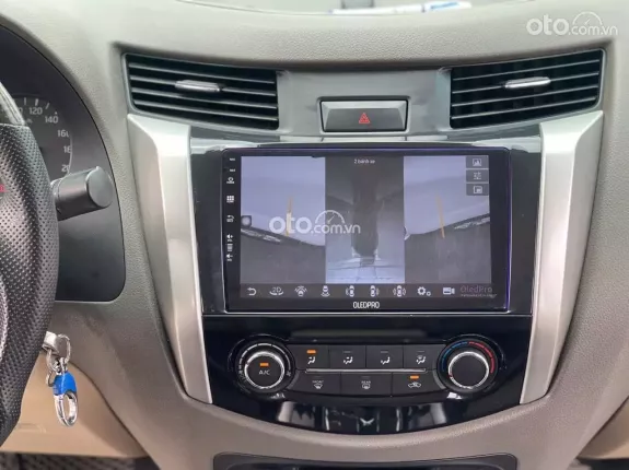 Nissan Navara EL 2.5 AT 2017 - Gia đình cần tiền muốn bán gấp