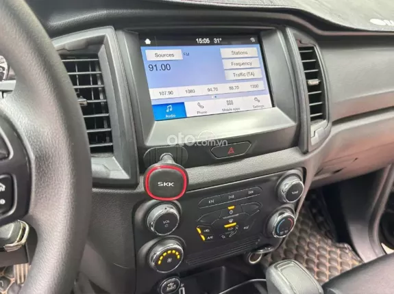 Ford Ranger XLS 2.0L 4x2 AT 2022 - Hỗ trợ bank 70%, giá tốt liên hệ em
