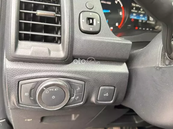 Ford Ranger XLS 2.0L 4x2 AT 2022 - Hỗ trợ bank 70%, giá tốt liên hệ em