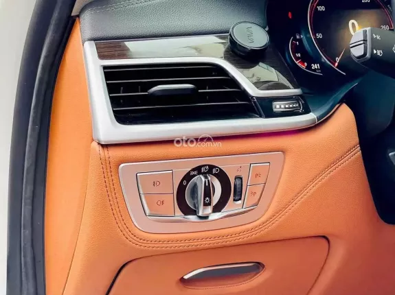 BMW 730Li M Sport 2018 - Trắng nâu