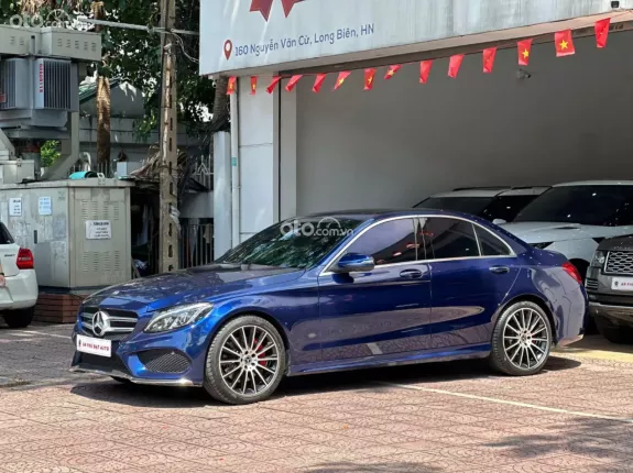 Mercedes-Benz C300 AMG 2017 - Xe màu xanh nội thất đen