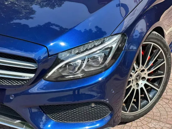 Mercedes-Benz C300 AMG 2017 - Xe màu xanh nội thất đen