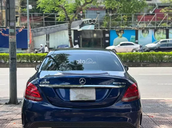 Mercedes-Benz C300 AMG 2017 - Xe màu xanh nội thất đen