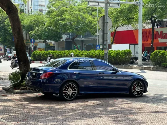 Mercedes-Benz C300 AMG 2017 - Xe màu xanh nội thất đen
