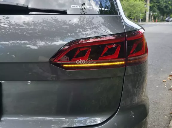 Volkswagen Touareg Luxury S 2023 - 3500km khấu hao 40% so với lăn bánh mới