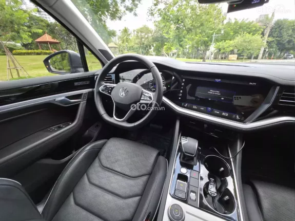 Volkswagen Touareg Luxury S 2023 - 3500km khấu hao 40% so với lăn bánh mới