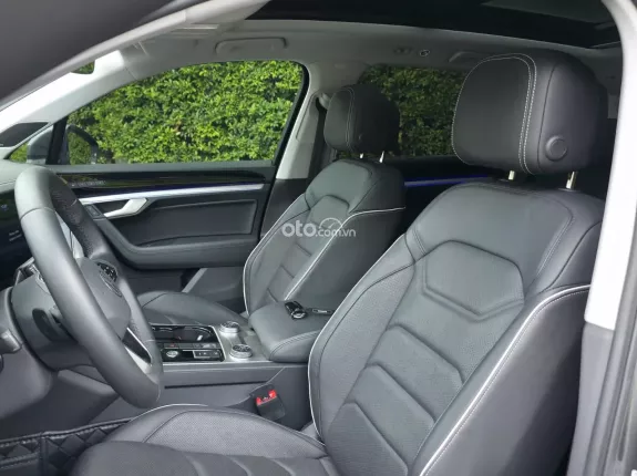 Volkswagen Touareg Luxury S 2023 - 3500km khấu hao 40% so với lăn bánh mới