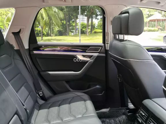 Volkswagen Touareg Luxury S 2023 - 3500km khấu hao 40% so với lăn bánh mới