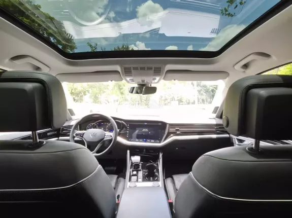 Volkswagen Touareg Luxury S 2023 - 3500km khấu hao 40% so với lăn bánh mới