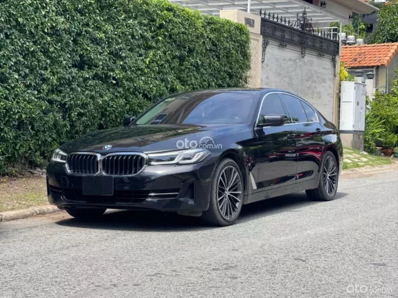 BMW 520i Luxury Line 2022 - Lướt nhẹ 40.000km 1 chủ đập thùng tên cty XHĐ cao