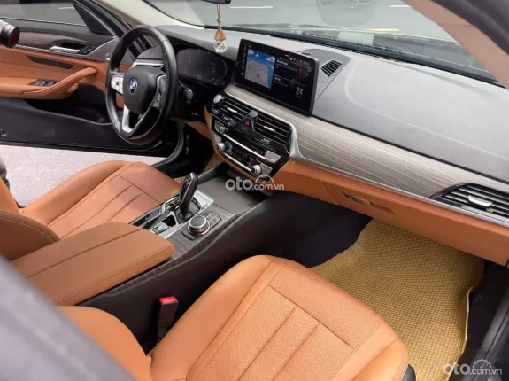 BMW 520i Luxury Line 2022 - Lướt nhẹ 40.000km 1 chủ đập thùng tên cty XHĐ cao