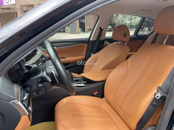 BMW 520i Luxury Line 2022 - Lướt nhẹ 40.000km 1 chủ đập thùng tên cty XHĐ cao
