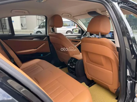 BMW 520i Luxury Line 2022 - Lướt nhẹ 40.000km 1 chủ đập thùng tên cty XHĐ cao