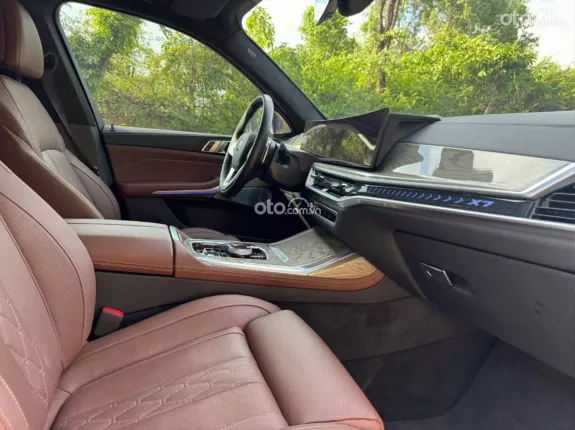 BMW X7 xDrive40i Pure Excellence 2024 - 11.000km - 1 đời chủ, đăng ký lần đầu 2025