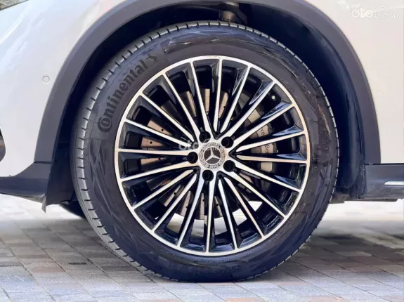 Mercedes-Benz GLC 300 4Matic V1 2024 - BAO ĐẬU BANK 70-90% (Ib Zalo tư vấn trực tiếp 24/7)