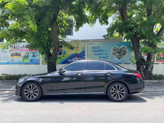 Mercedes-Benz C200 2.0 AT 2019 - Đen đen