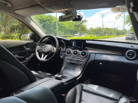 Mercedes-Benz C200 2.0 AT 2019 - Đen đen