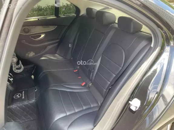 Mercedes-Benz C200 2.0 AT 2019 - Đen đen
