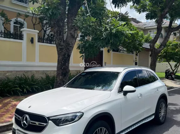 Mercedes-Benz GLC 200 4Matic 2023 - SUV sang trọng với công nghệ hiện đại