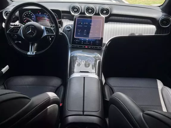 Mercedes-Benz GLC 200 4Matic 2023 - SUV sang trọng với công nghệ hiện đại