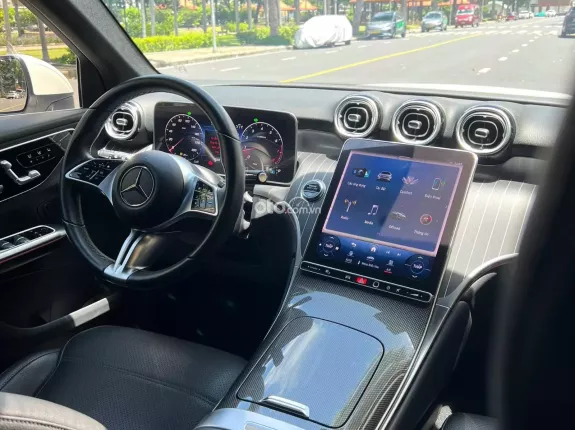 Mercedes-Benz GLC 200 4Matic 2023 - SUV sang trọng với công nghệ hiện đại
