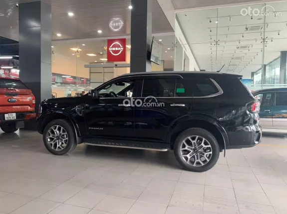 Ford Everest Titanium 2.0L AT 4WD 2023 - FORD EVEREST TITANIUM Bi-Turbo 2023, xe đi rất ít 3v