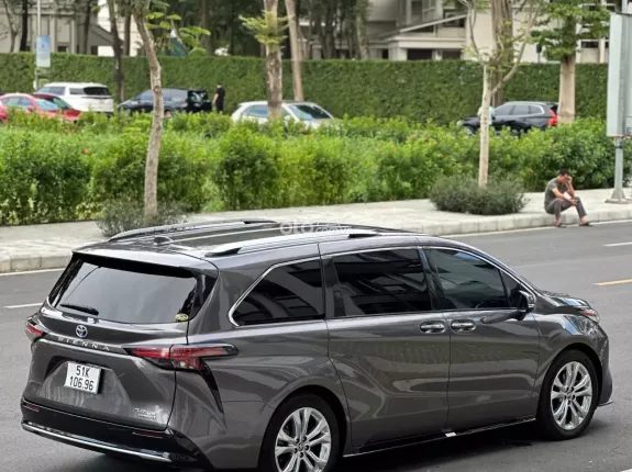 Toyota Sienna Platinum 2.5L AT FWD 2021 - Full option Platinum Hybrid hiếm, 2 ghế thương gia option 200 triệu