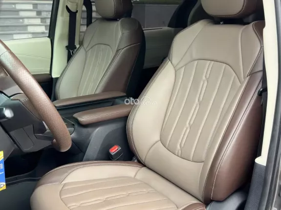Toyota Sienna Platinum 2.5L AT FWD 2021 - Full option Platinum Hybrid hiếm, 2 ghế thương gia option 200 triệu