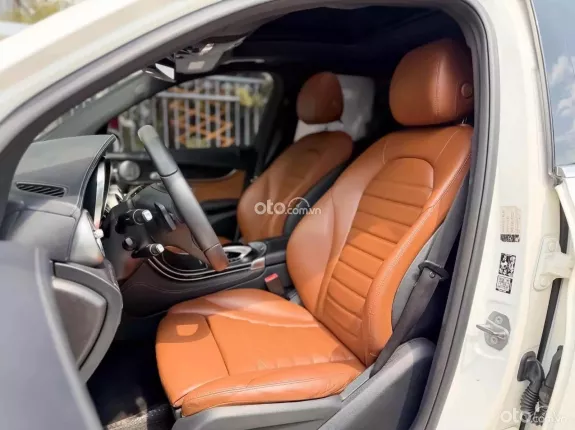 Mercedes-Benz GLC 300 4Matic 2017 - Trắng nâu da bò