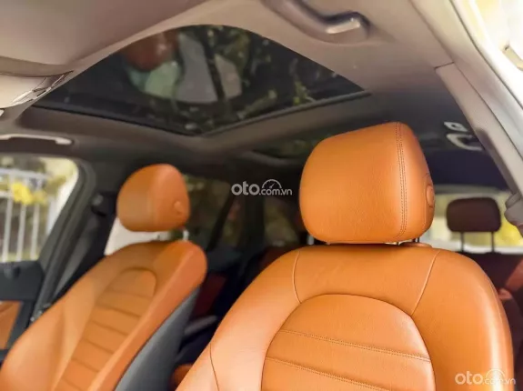 Mercedes-Benz GLC 300 4Matic 2017 - Trắng nâu da bò