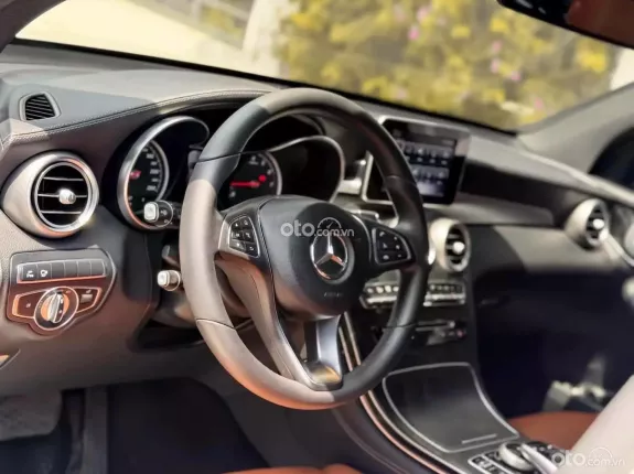 Mercedes-Benz GLC 300 4Matic 2017 - Trắng nâu da bò