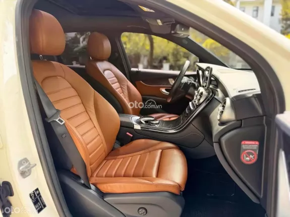 Mercedes-Benz GLC 300 4Matic 2017 - Trắng nâu da bò